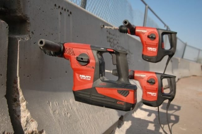 Hilti TE-30A compared