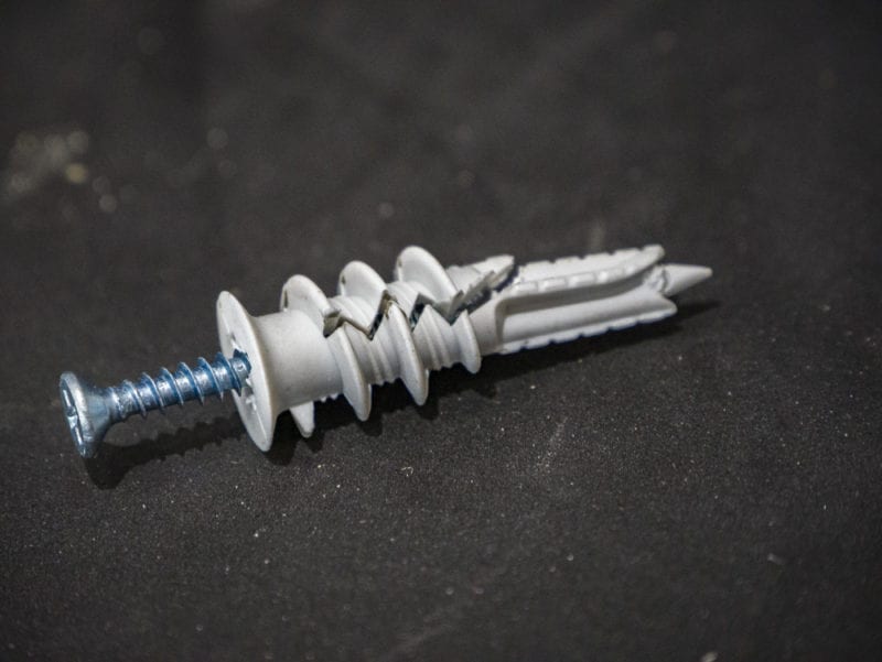 How to Use A Drywall Anchor
