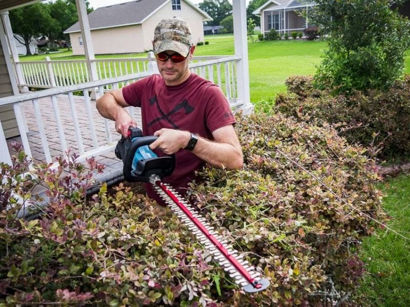 Makita 18V LXT XHU07 Battery-Powered Hedge Trimmer