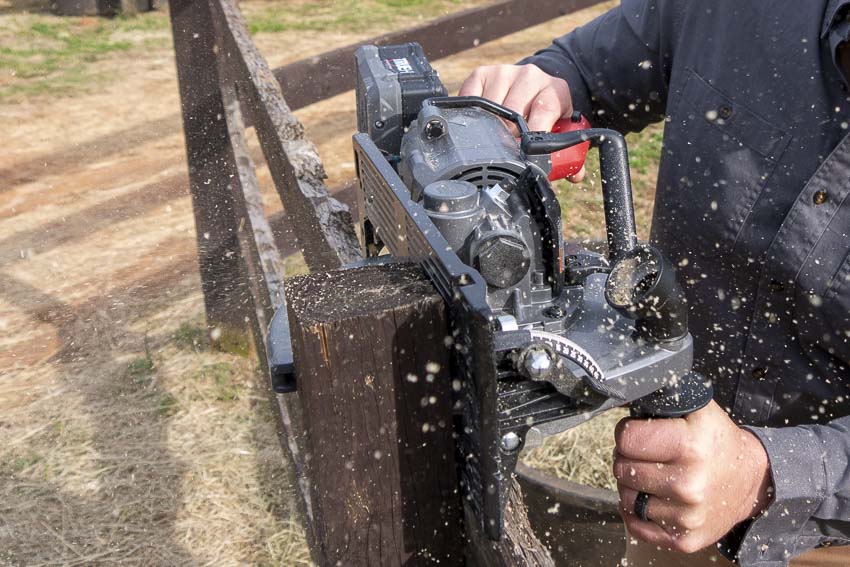 Skilsaw SPTH70M 10-1/4 in cordless circular saw