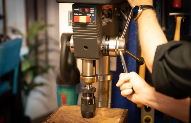 Pressing a chuck on