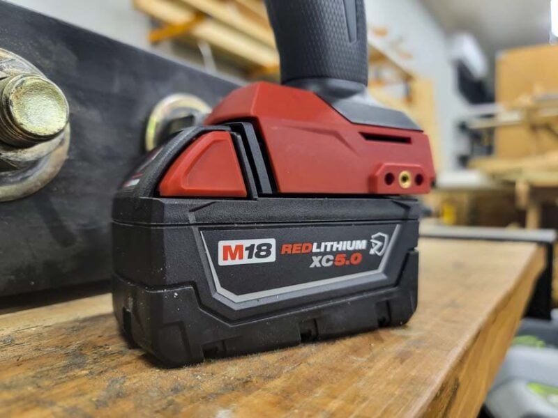 Vibration control and resistant battery
