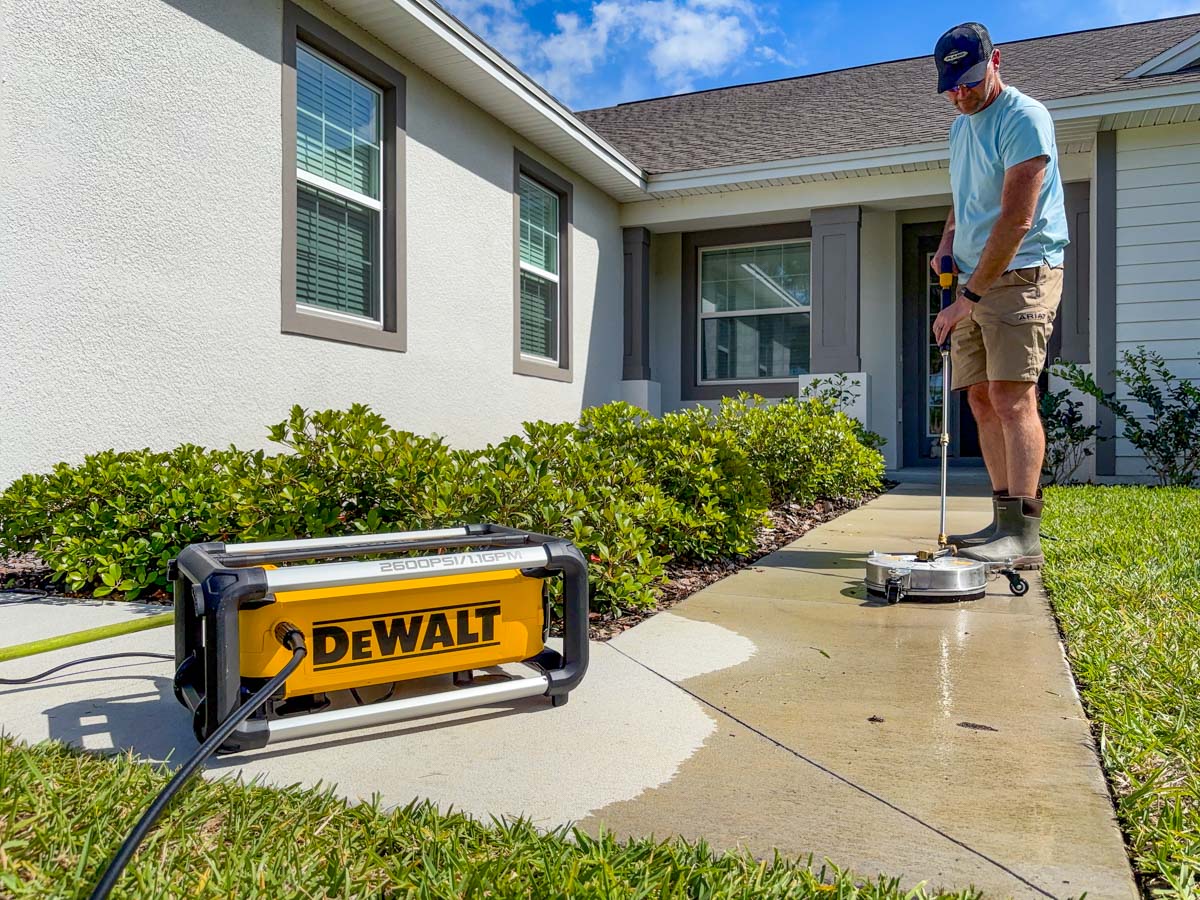 DeWalt DWPW2600 Electric Pressure Washer 03