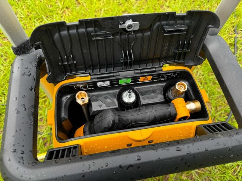 DeWalt 2600 PSI Pressure Washer Storage