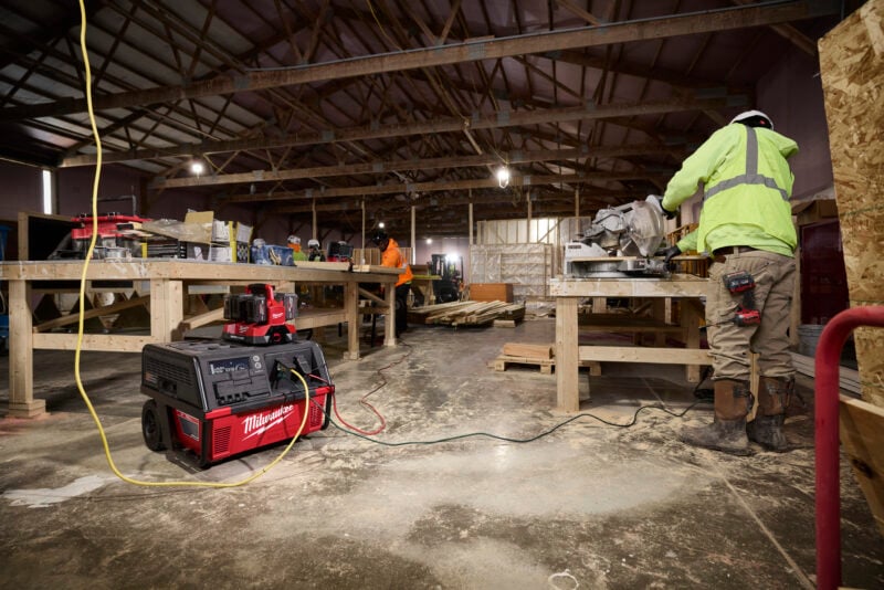 Milwaukee Roll-On Power Supply