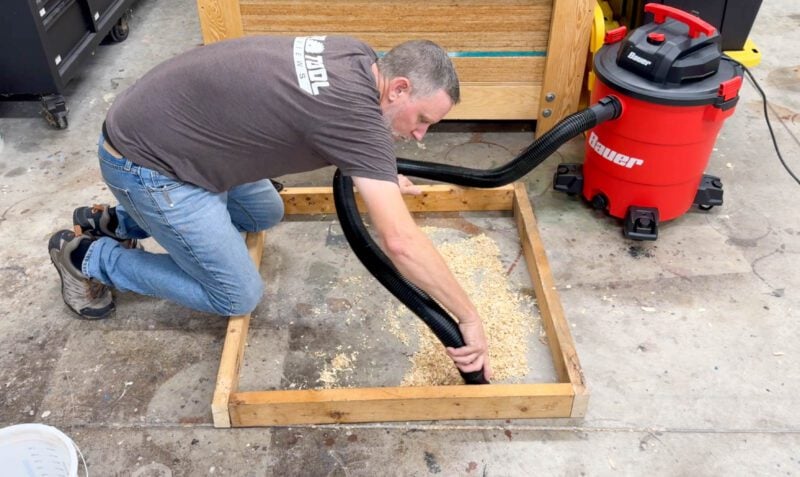 Bauer 14-Gallon Wet Dry Vacuum In Action